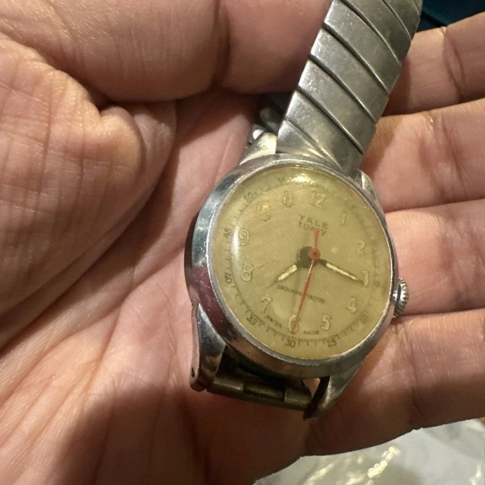Working Vintage Yale Tuffy Men's Manual Wind Wrist Watch Silver Tone 33mm Fit 7